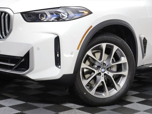 Certified 2024 BMW X5 xDrive40i w/ Premium Package AWD/4WD image 3
