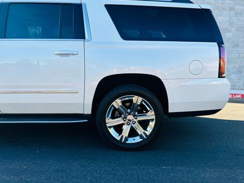 Used 2020 GMC Yukon XL Denali w/ Open Road Package AWD/4WD image 12