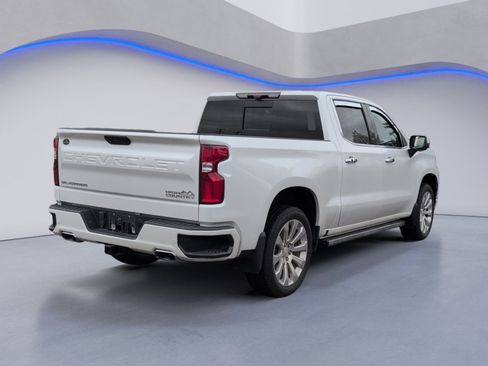 Used 2022 Chevrolet Silverado 1500 High Country w/ Technology Package image 3