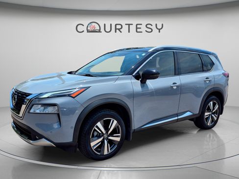 Used 2021 Nissan Rogue Platinum FWD image 1