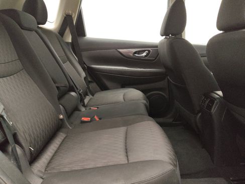 Used 2018 Nissan Rogue S FWD image 19