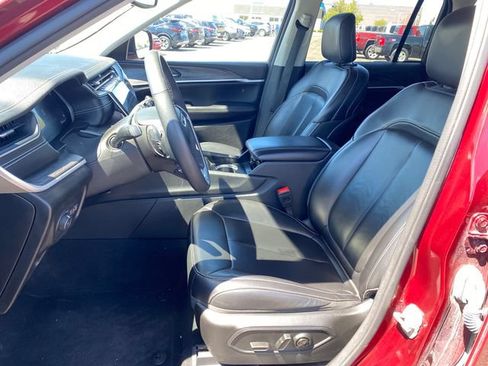 Used 2023 Jeep Grand Cherokee Limited AWD/4WD image 16