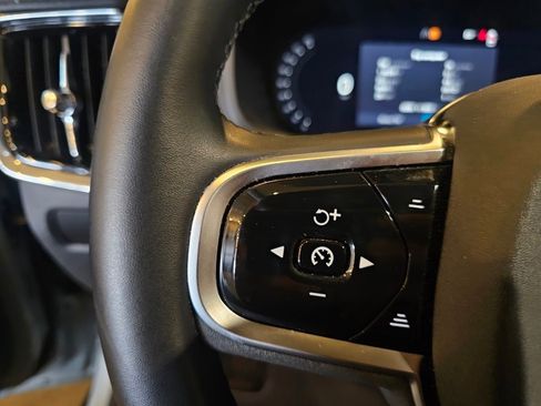 Certified 2025 Volvo V90 B6 Cross Country Plus image 23