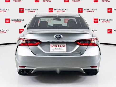 Used 2021 Toyota Camry SE FWD image 6