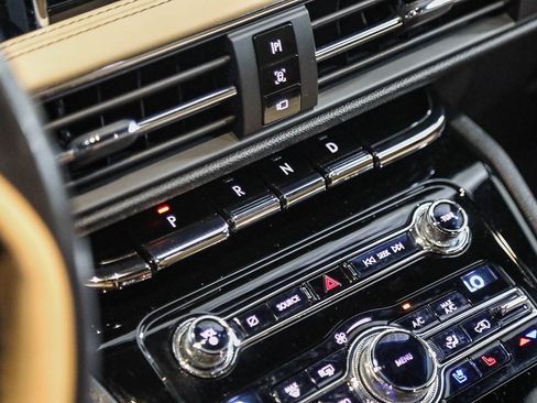 Used 2020 Lincoln Corsair Reserve w/ Equipment Group 201A image 20