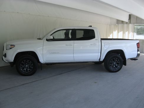 Used 2022 Toyota Tacoma SR5 image 23
