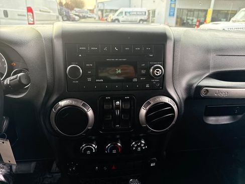 Used 2018 Jeep Wrangler Unlimited Sport S AWD/4WD image 23