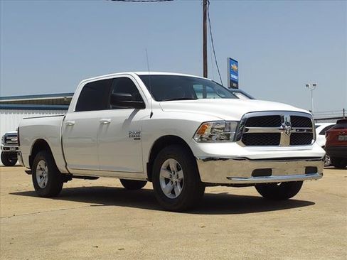 Used 2021 RAM 1500 Classic SLT image 3