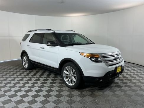 Used 2015 Ford Explorer XLT w/ Equipment Group 202A AWD/4WD image 3