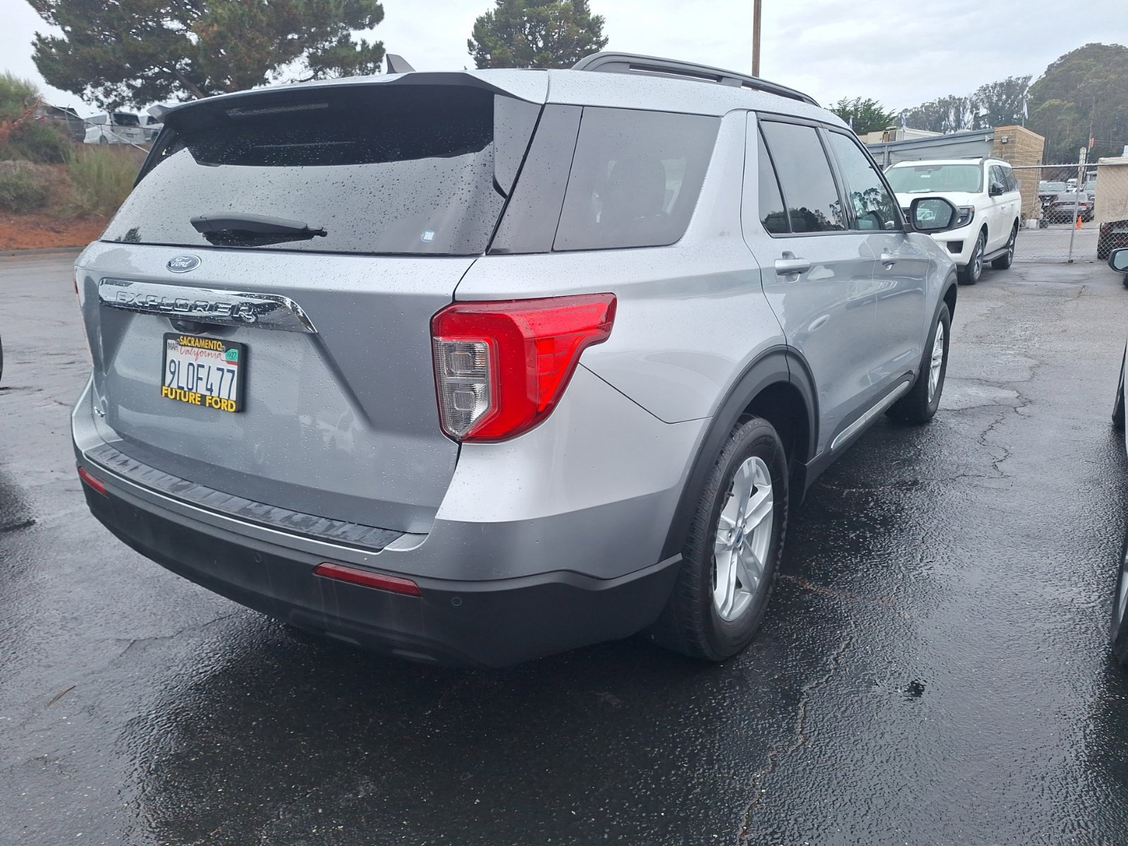 Used 2024 Ford Explorer XLT RWD image 9