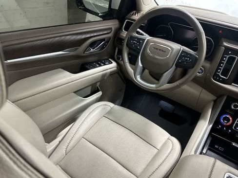 Used 2021 GMC Yukon XL Denali w/ Denali Premium Package RWD image 12