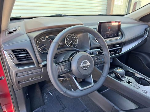 Used 2023 Nissan Rogue SV w/ SV Premium B Package FWD image 13