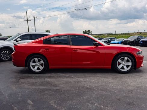 Used 2019 Dodge Charger SXT w/ Leather Interior Group RWD image 4