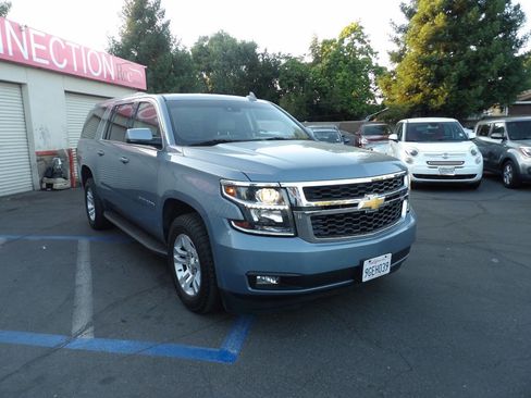 Used 2016 Chevrolet Suburban LT w/ Luxury Package AWD/4WD image 2