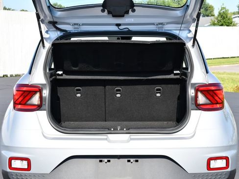 Used 2022 Hyundai Venue SEL FWD image 31