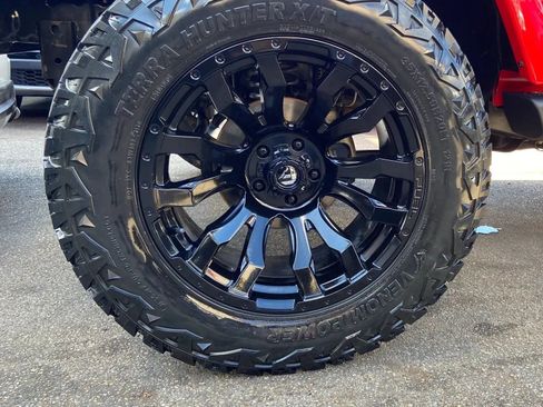 Used 2015 Jeep Wrangler Unlimited Sahara w/ Connectivity Group AWD/4WD image 22
