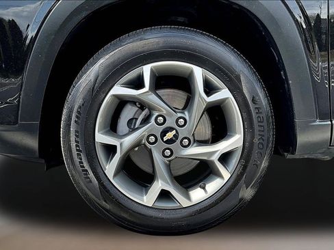 Used 2025 Chevrolet Trax LT FWD image 30