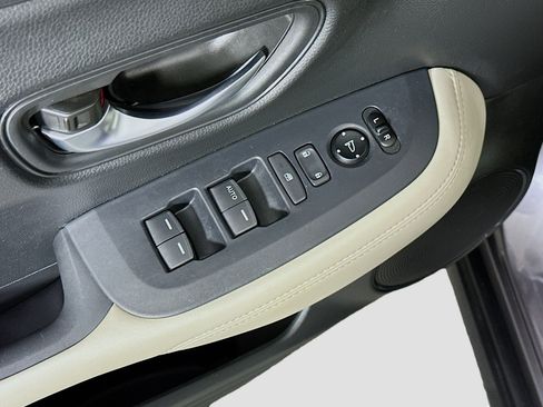 Used 2025 Honda HR-V LX image 15