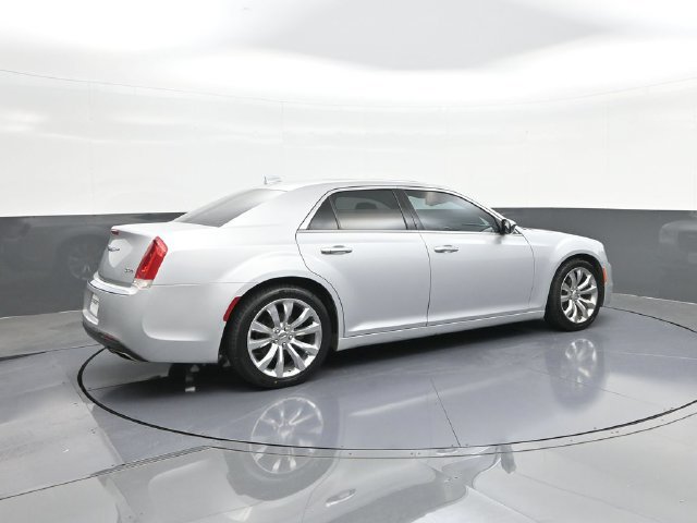 Used 2020 Chrysler 300 Limited RWD image 15