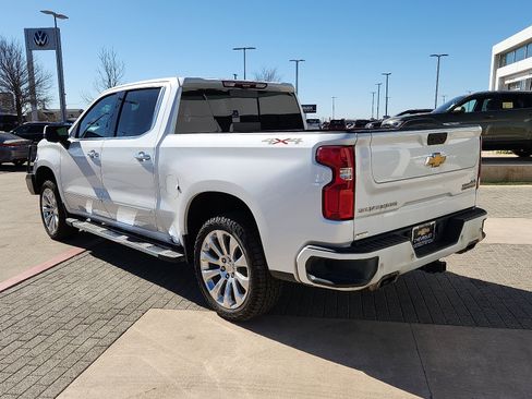 Used 2021 Chevrolet Silverado 1500 High Country w/ Technology Package image 3