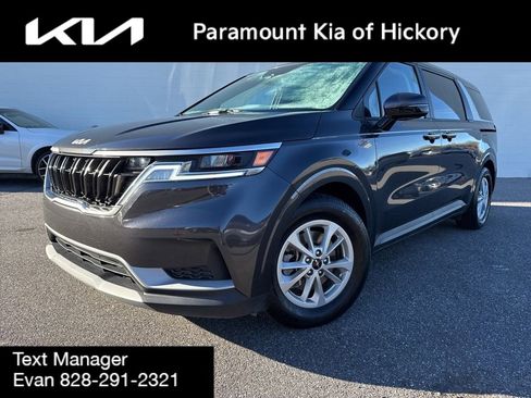 Used 2023 Kia Carnival LX image 1