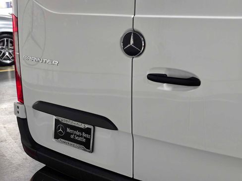 Used 2025 Mercedes-Benz Sprinter 2500 image 15