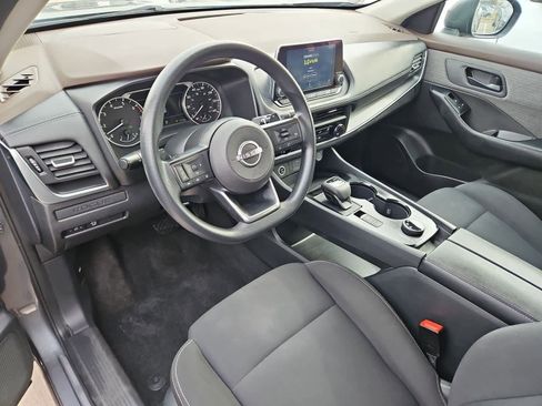 Used 2023 Nissan Rogue S image 2