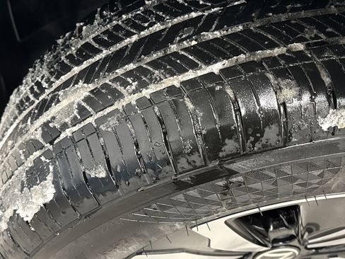 Used 2025 Volkswagen Atlas Cross Sport SE image 33