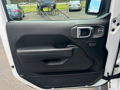 Used 2018 Jeep Wrangler Sport AWD/4WD image 21