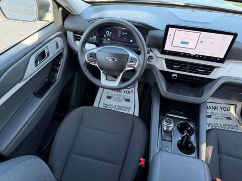Used 2025 Ford Explorer Active AWD/4WD image 16