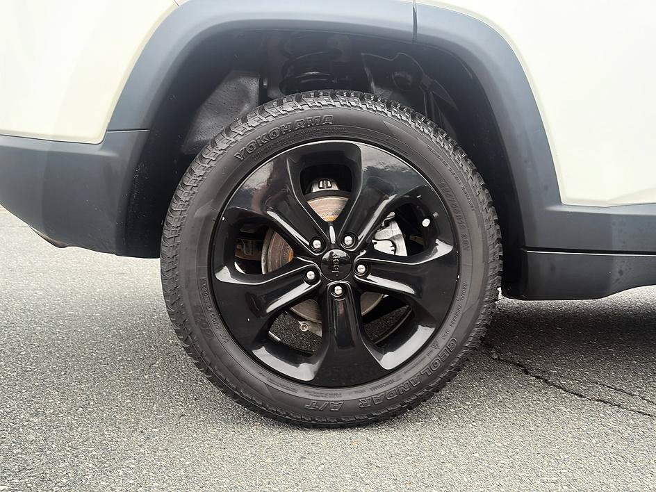 Used 2021 Jeep Compass Latitude w/ Sun and Sound Group AWD/4WD image 11