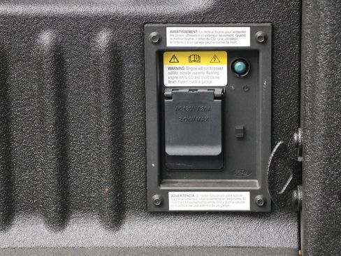 Used 2025 Ford F250 Platinum w/ Platinum Plus Package image 13