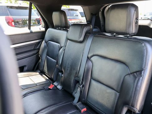 Used 2018 Ford Explorer XLT w/ Equipment Group 202A AWD/4WD image 27
