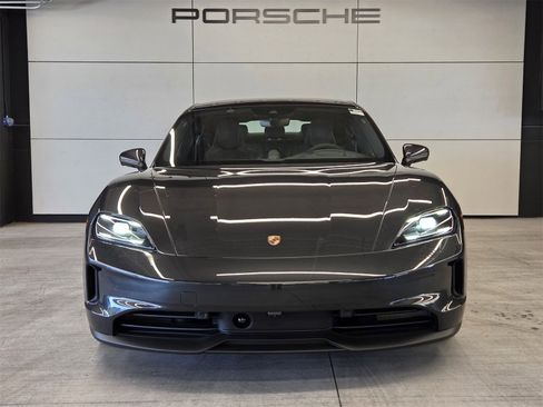 Used 2025 Porsche Taycan image 28