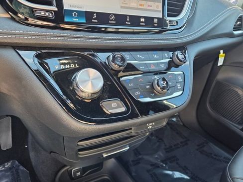 New 2026 Chrysler Pacifica Select FWD image 22