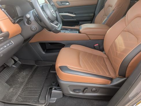 Used 2025 Nissan Pathfinder Platinum w/ Cargo Package FWD image 14