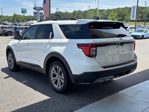New 2026 Ford Explorer Active w/ Active Comfort Package AWD/4WD image 2