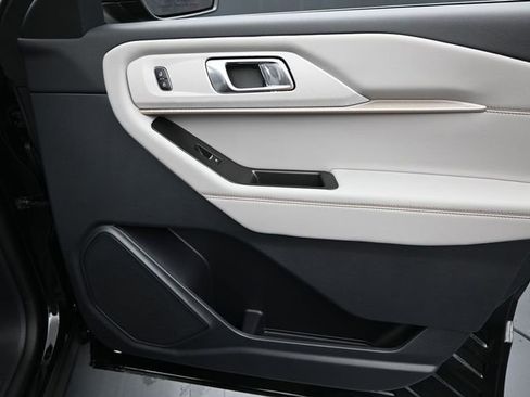 Used 2025 Ford Explorer Active w/ Active Comfort Package image 31