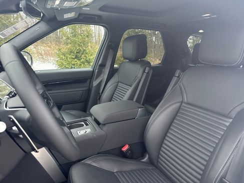 New 2026 Land Rover Discovery S image 11