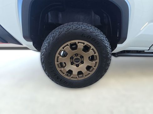 Used 2025 Toyota Tacoma 4x4 Double Cab Hybrid image 30