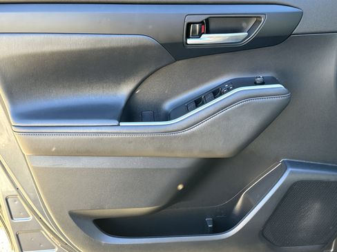 Used 2021 Toyota Highlander XSE image 10