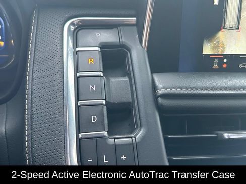 Used 2023 Chevrolet Suburban Premier w/ Advanced Technology Package AWD/4WD image 24