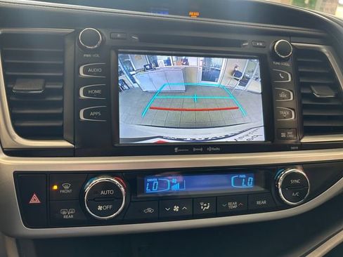 Certified 2018 Toyota Highlander XLE image 10