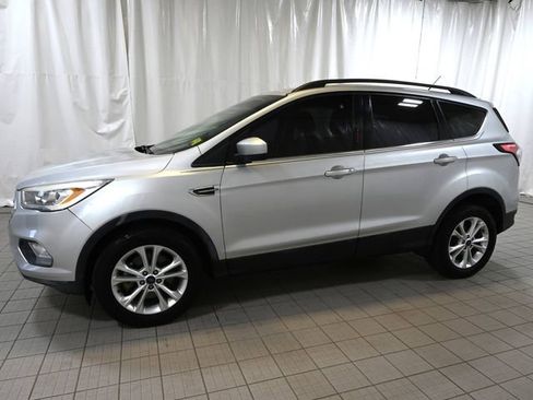 Used 2017 Ford Escape SE w/ Equipment Group 201A AWD/4WD image 9