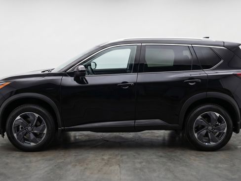 Used 2025 Nissan Rogue SV FWD image 4