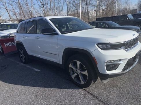 Used 2023 Jeep Grand Cherokee Limited w/ Luxury Tech Group II image 9