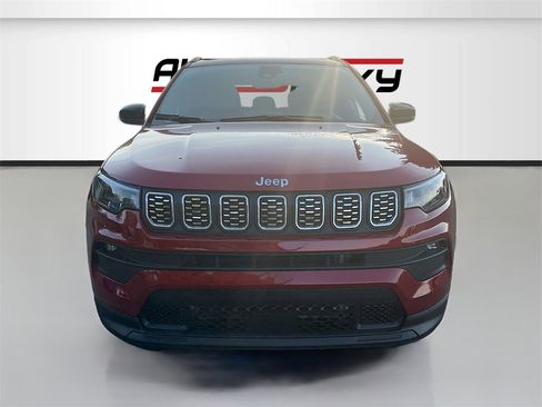 Used 2025 Jeep Compass Latitude image 2