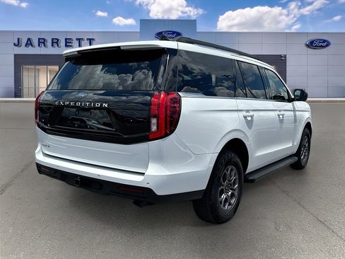 Used 2025 Ford Expedition Active RWD image 4