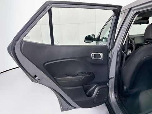 Used 2021 Hyundai Venue SE FWD image 24