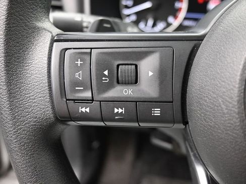 Used 2024 Nissan Rogue SV image 27